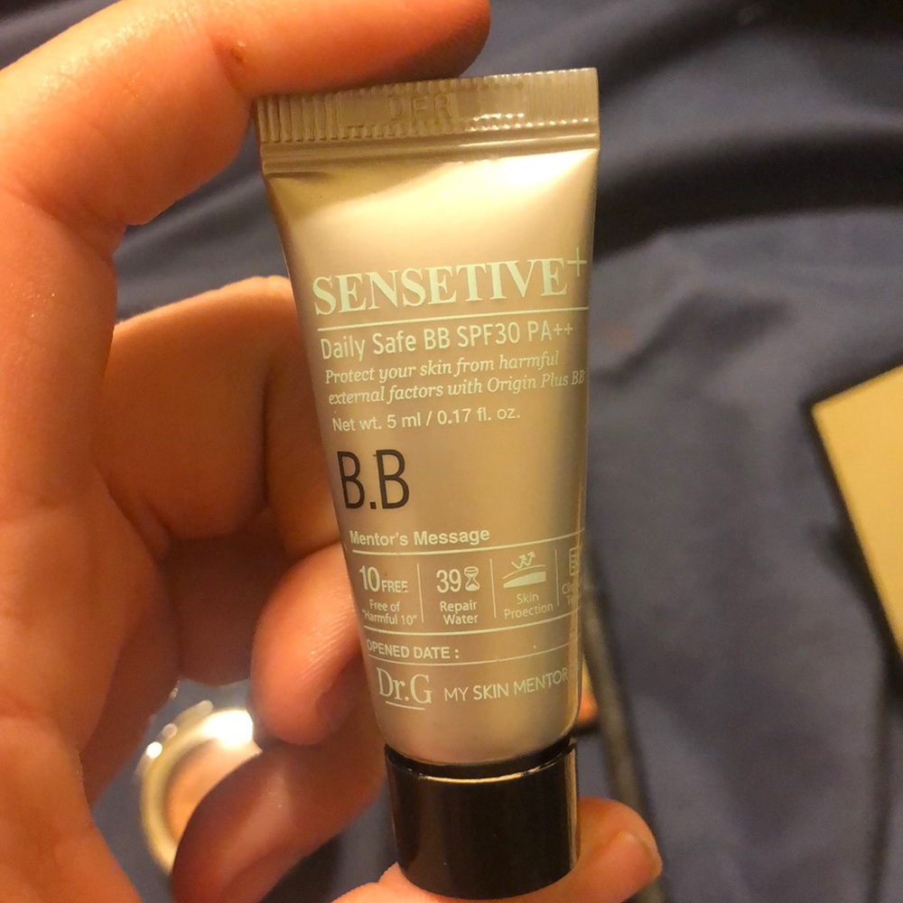 Makeup Bundle - Picture 7 of 8